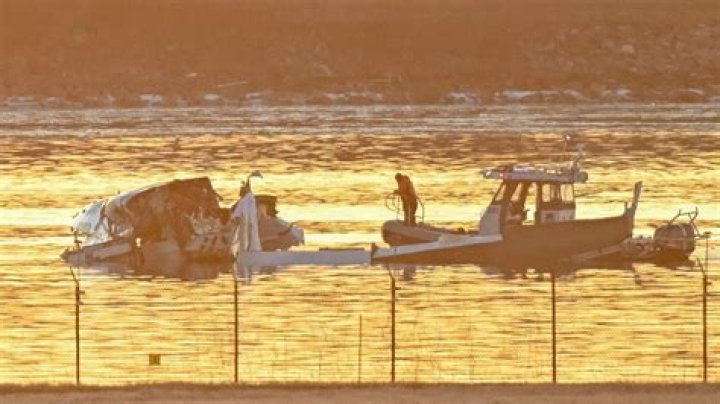 Airplane Crash Into Hudson River: The Miraculous Flight 1549 Story