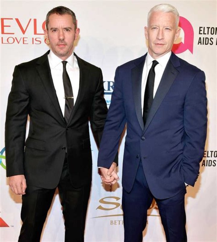 Anderson Cooper Height: A Comprehensive Guide to the Renowned Journalist