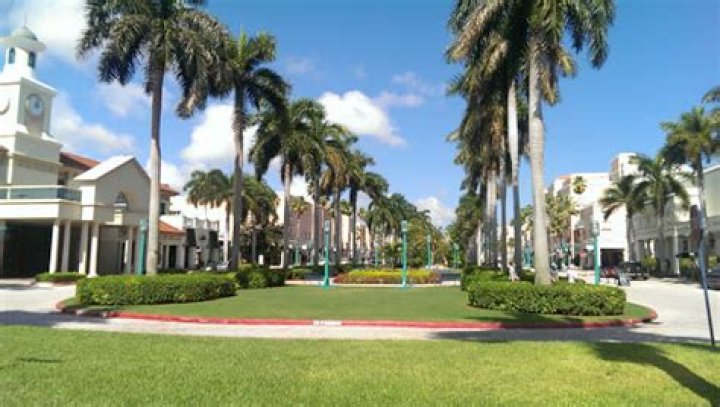 Boca Raton iPic: The Ultimate Entertainment and Luxury Experience