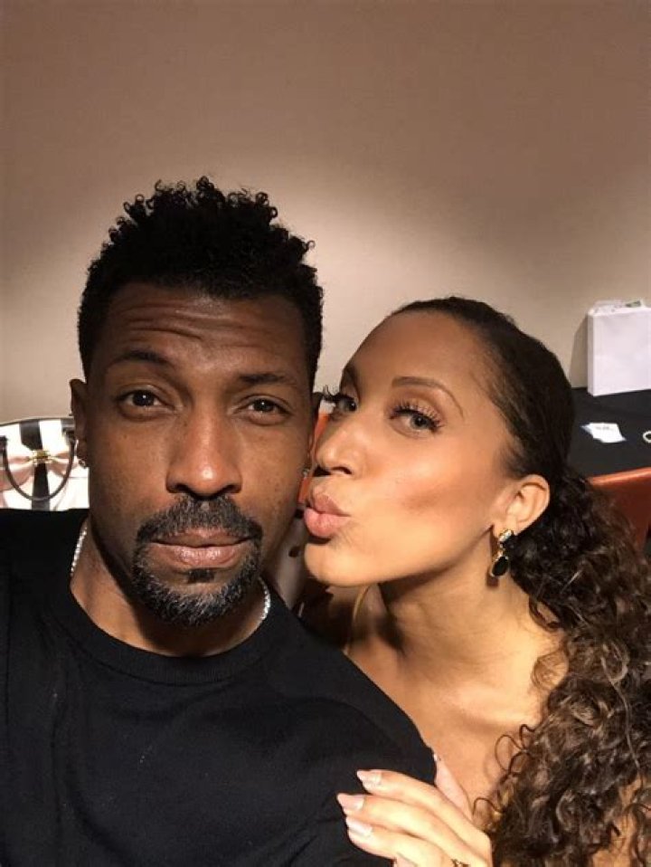 Deon Cole's Wife: A Comprehensive Look at the Comedian's Personal Life and Journey