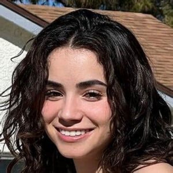 Daysi Blooms: A Rising Star in the Entertainment Industry