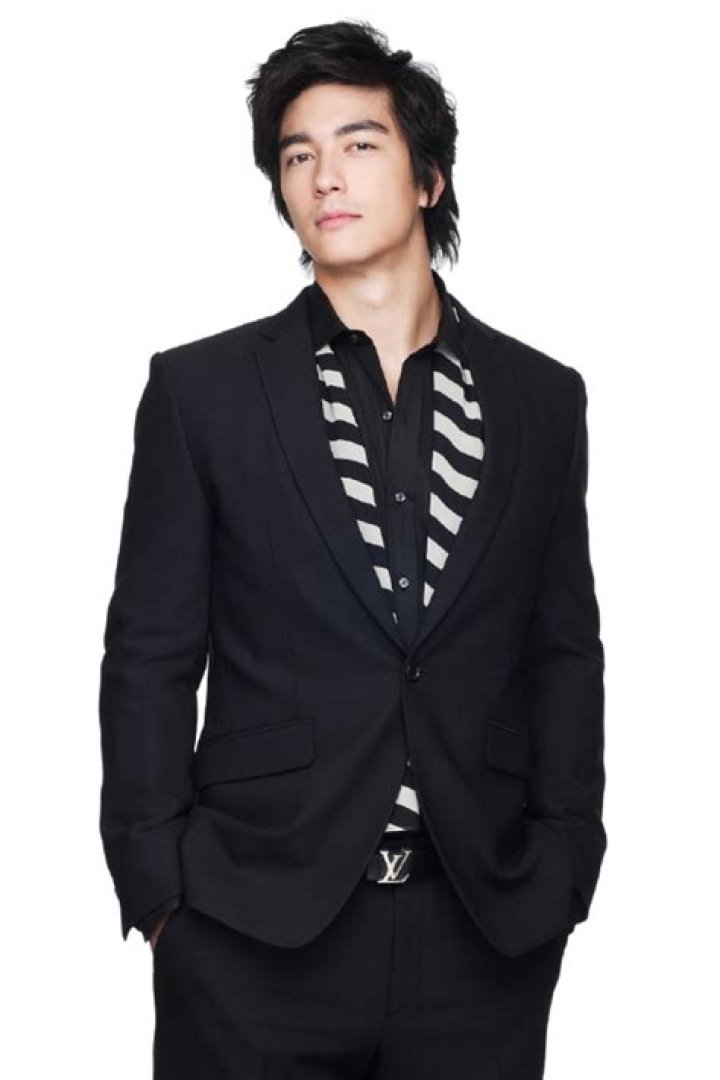 Dennis Oh: The Rising Star in the Korean Entertainment Industry