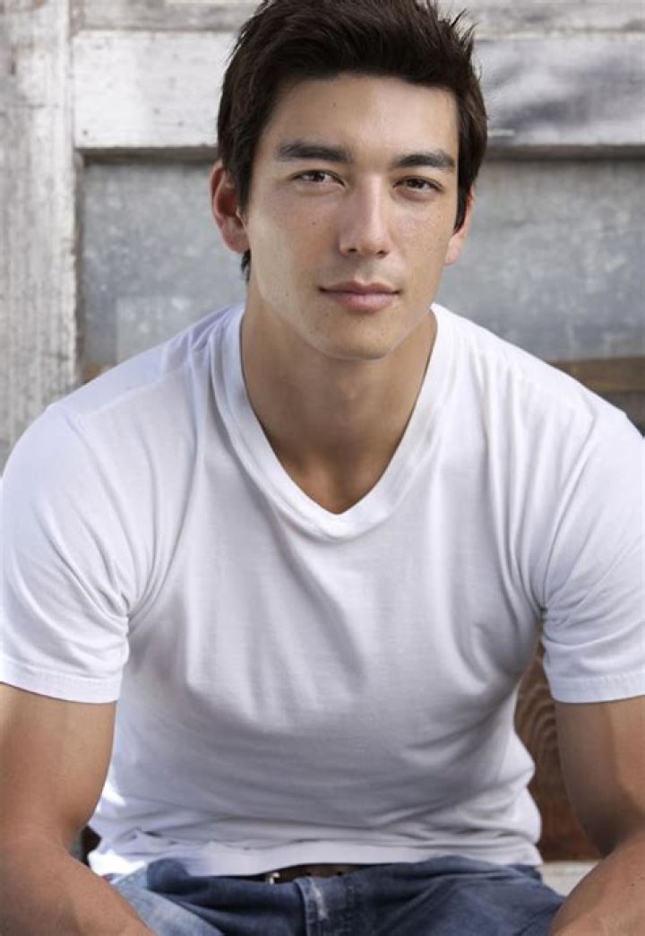 Dennis Oh: A Rising Star in the Entertainment Industry