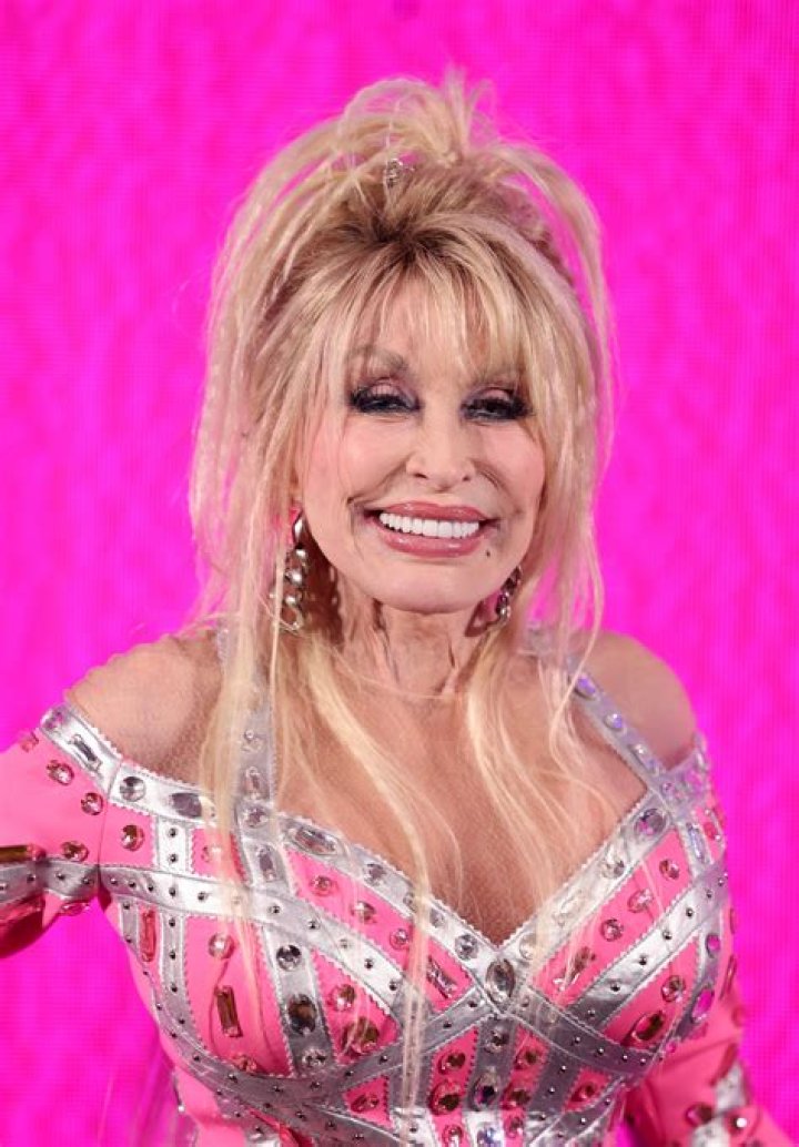 Does Dolly Parton Wear a Wig? Unveiling the Truth Behind Her Iconic Hairstyle