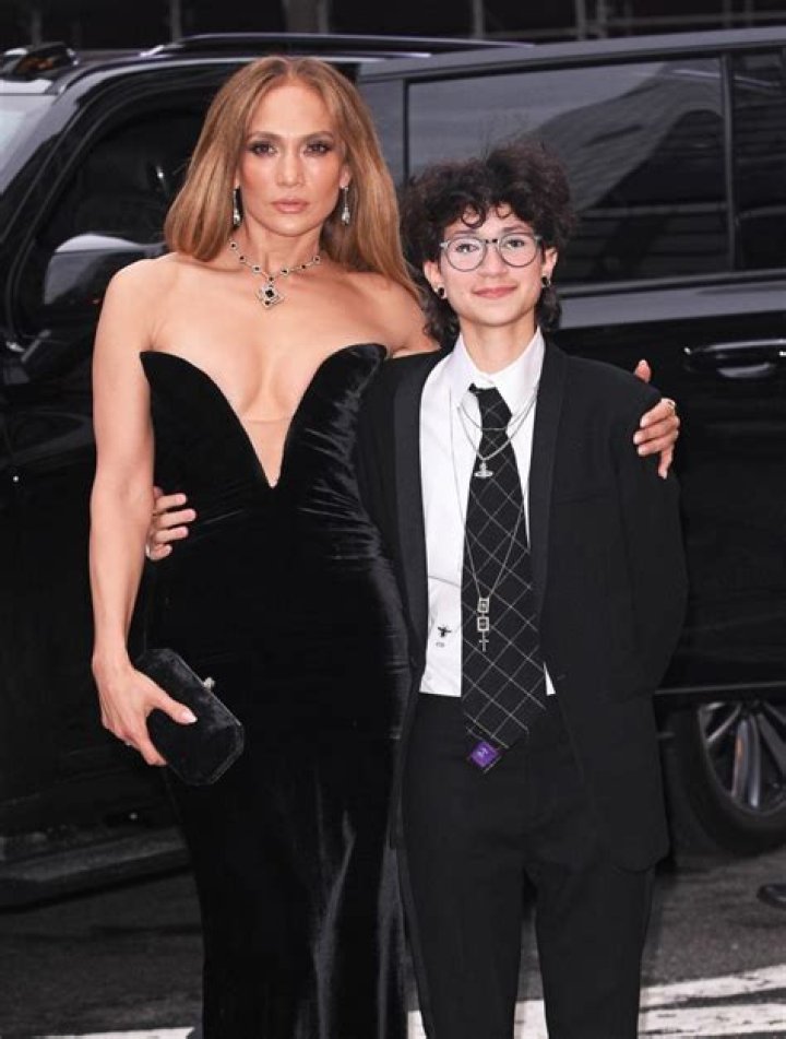 Jennifer Lopez: Does She Have a New Boyfriend? Unveiling the Truth