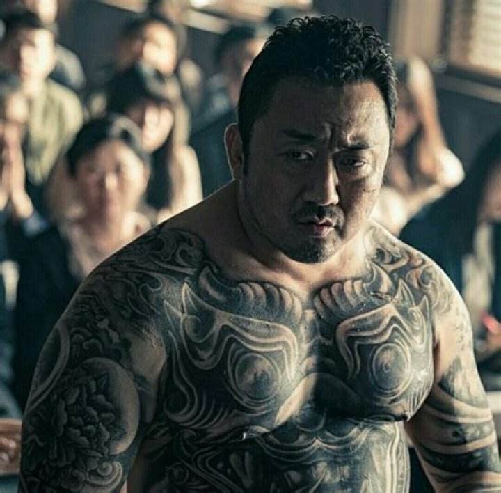 Dong-Seok: A Rising Star in the Entertainment Industry