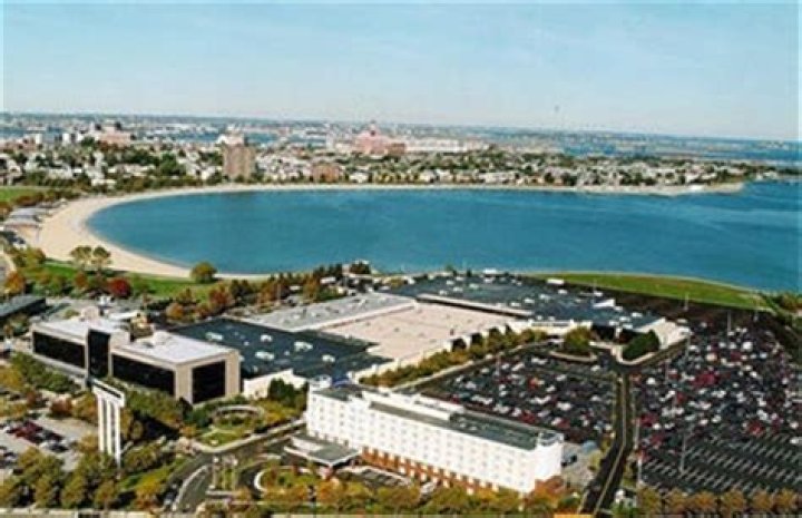 Experience the Luxury of DoubleTree Hotel Boston Bayside