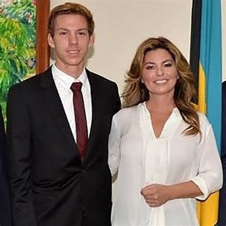 Eja Lange: The Rising Star in the Fashion Industry