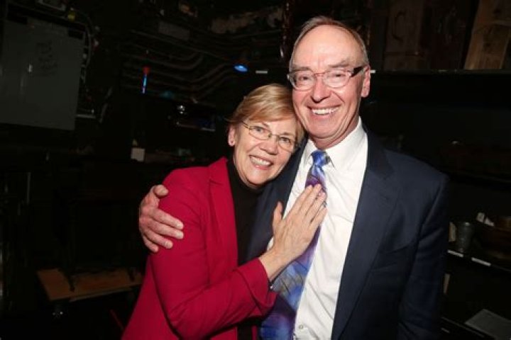 Elizabeth Warren's Husband: A Comprehensive Look at Their Life Together