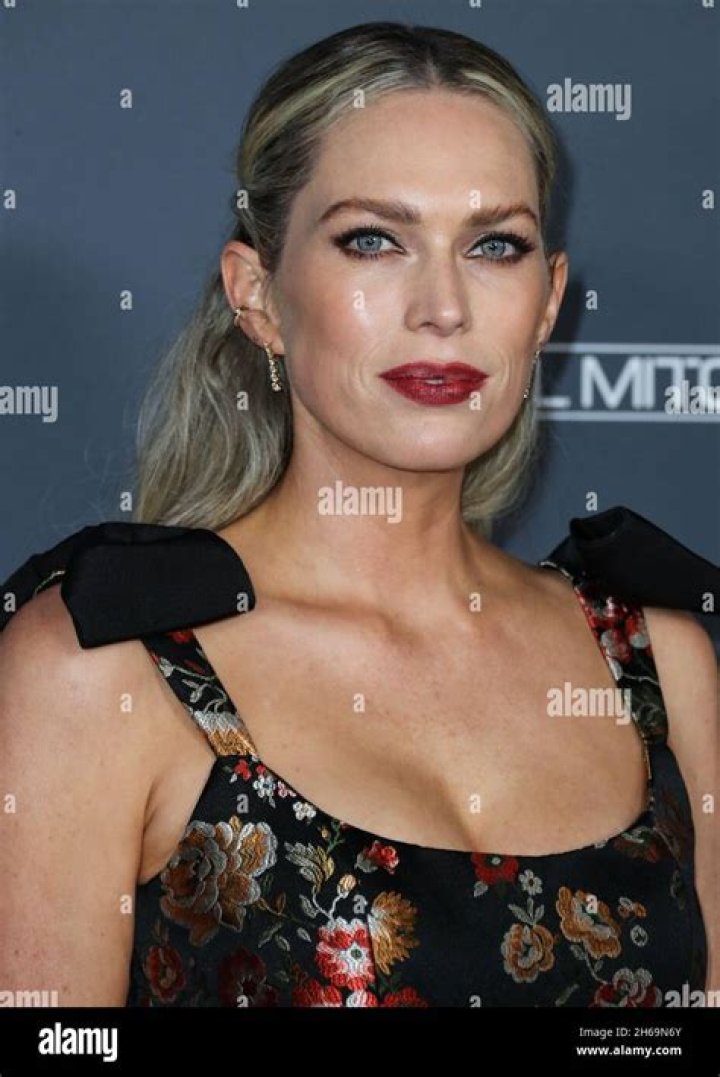 Erin Foster Writer: A Comprehensive Exploration of Her Life, Career, and Literary Impact