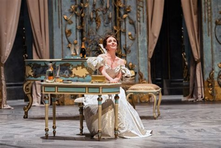 Ermoe: The Rising Star in the Fashion Industry