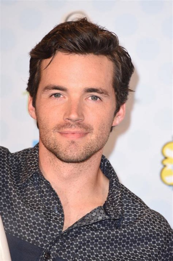 Ezra Fitz Actor: Unveiling the Talented Star Behind the Iconic Character