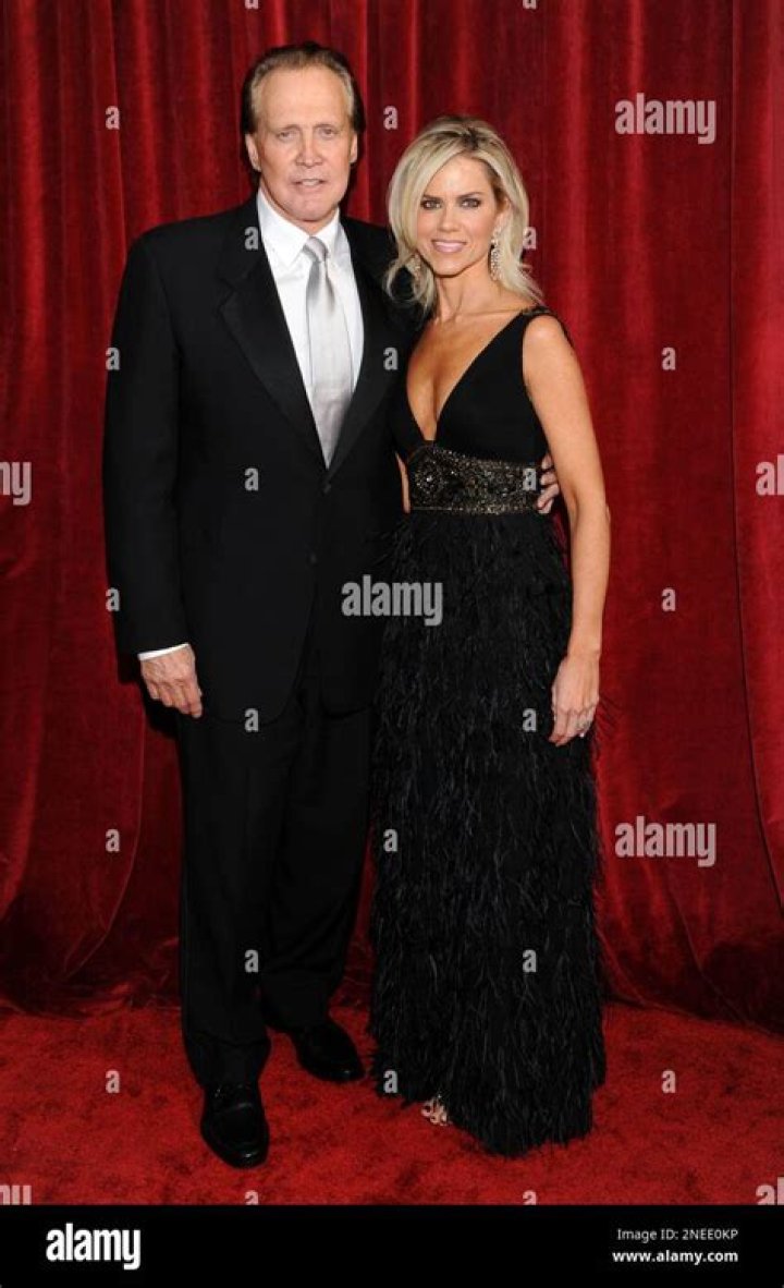 Discover the Inspiring Journey of Faith Noelle Cross