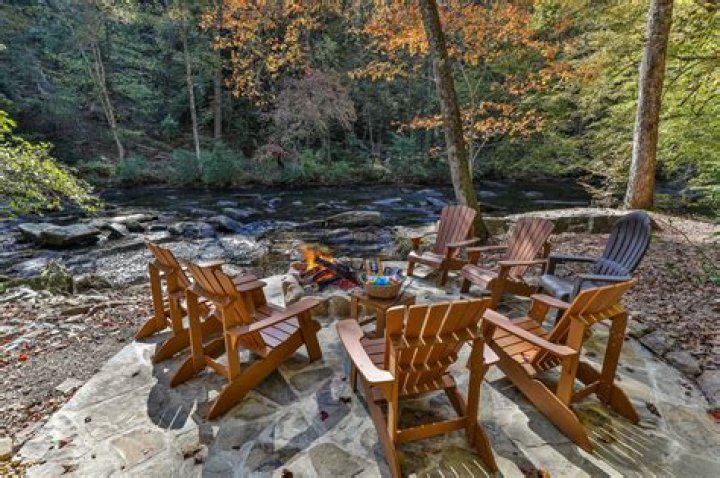 Discover the Perfect Getaway at Tarved Rock Cabins