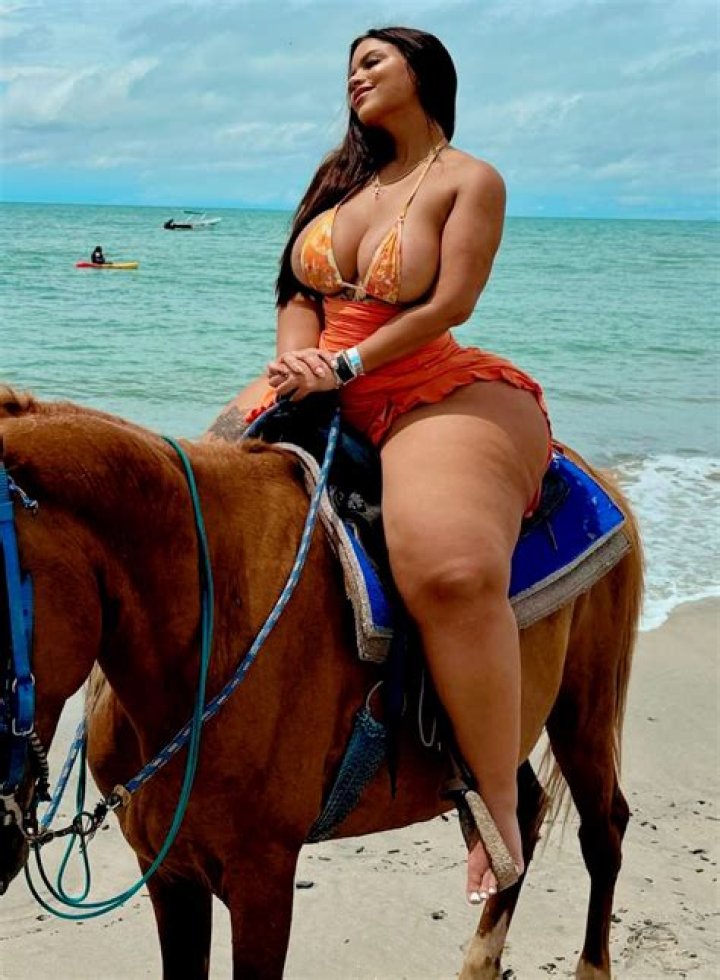 Exploring the World of Gracie Bon: Rising Star in the Entertainment Industry