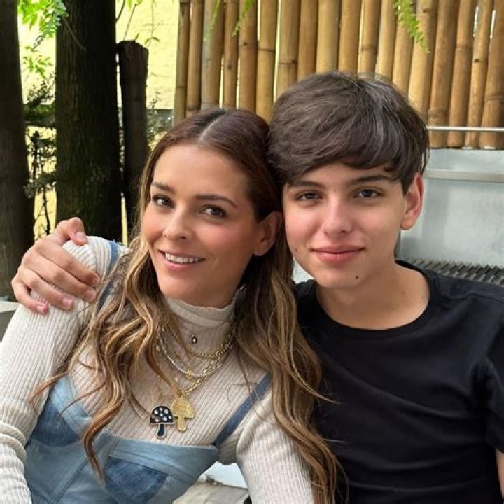 Grettell: A Rising Star in the Entertainment Industry