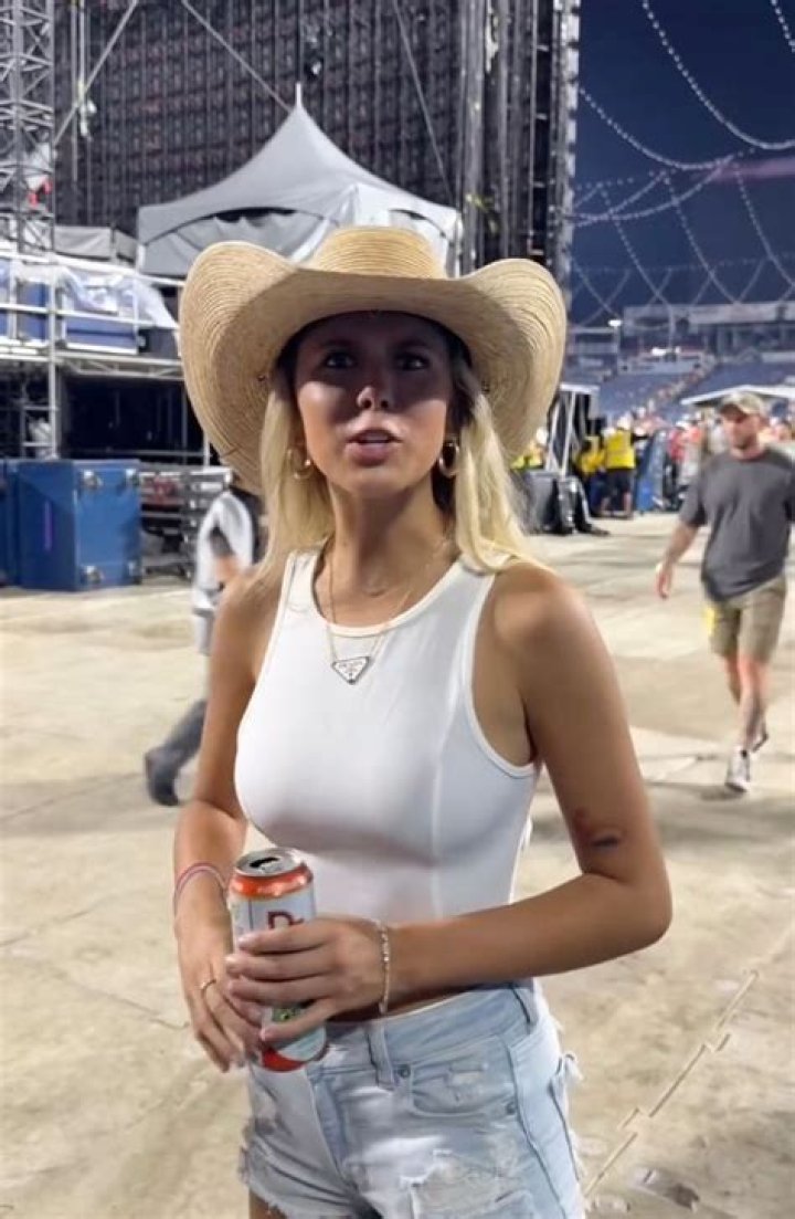 Hailey Welch Nipple Slip: A Comprehensive Exploration