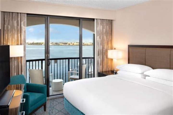 Hilton Garden Inn Diego Airport: Your Ultimate Guide to Luxury Stay Near Harbor Island