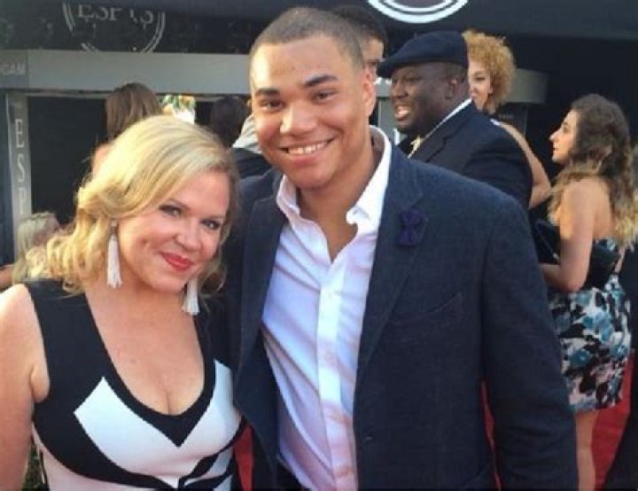 Holly Rowe Husband: A Comprehensive Look into the Life of a Beloved ESPN Analyst