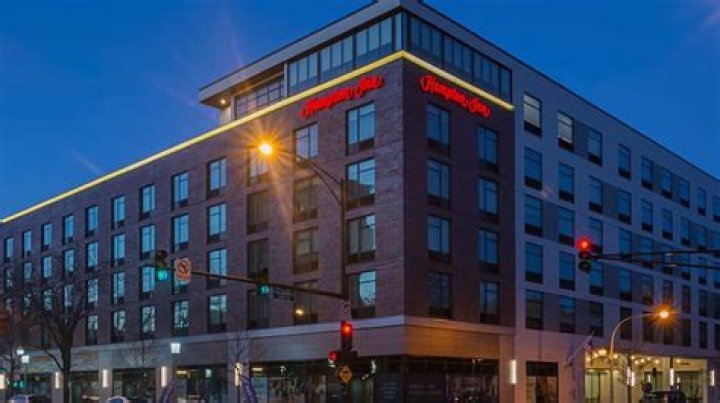 Top Hotels Near Loyola Chicago University: Your Ultimate Guide