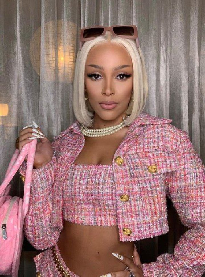 How Old is Doja Cat: A Comprehensive Guide to the Rising Pop Star's Life and Career