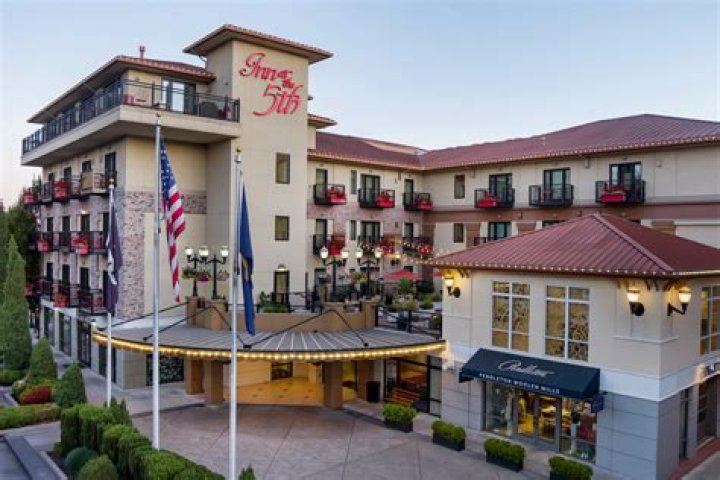 Inn at 5th Eugene: The Premier Destination for Luxury and Comfort