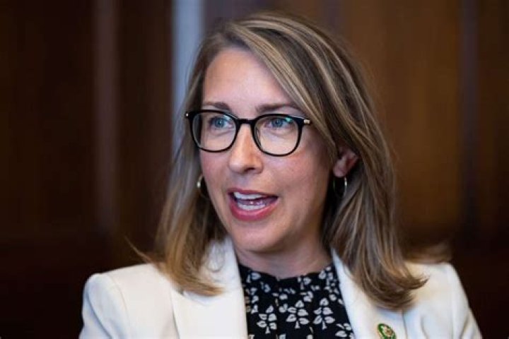 Is Adam Sandler a Republican? Exploring the Political Side of the Comedian