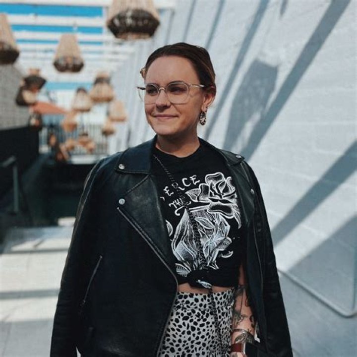 Is Drew Carey Married? Exploring the Personal Life of a Comedy Legend