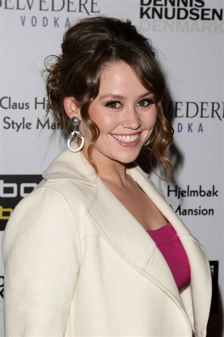 Jane Carrey: The Rising Star in the Entertainment Industry