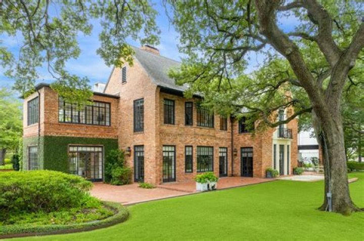 Joel Osteen House Pics: Exploring the Lavish Lifestyle of a Global Icon