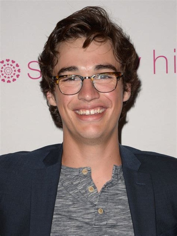 Joey Bragg: The Rising Star Redefining Music and Entertainment