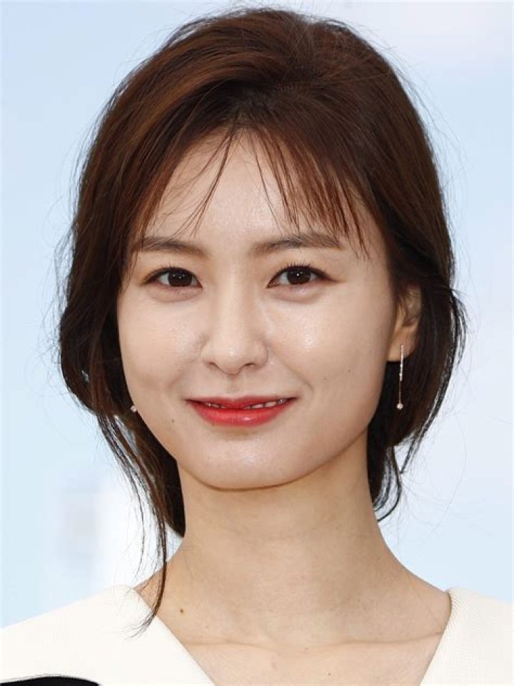 Jung Yumi: The Rising Star in the Entertainment Industry