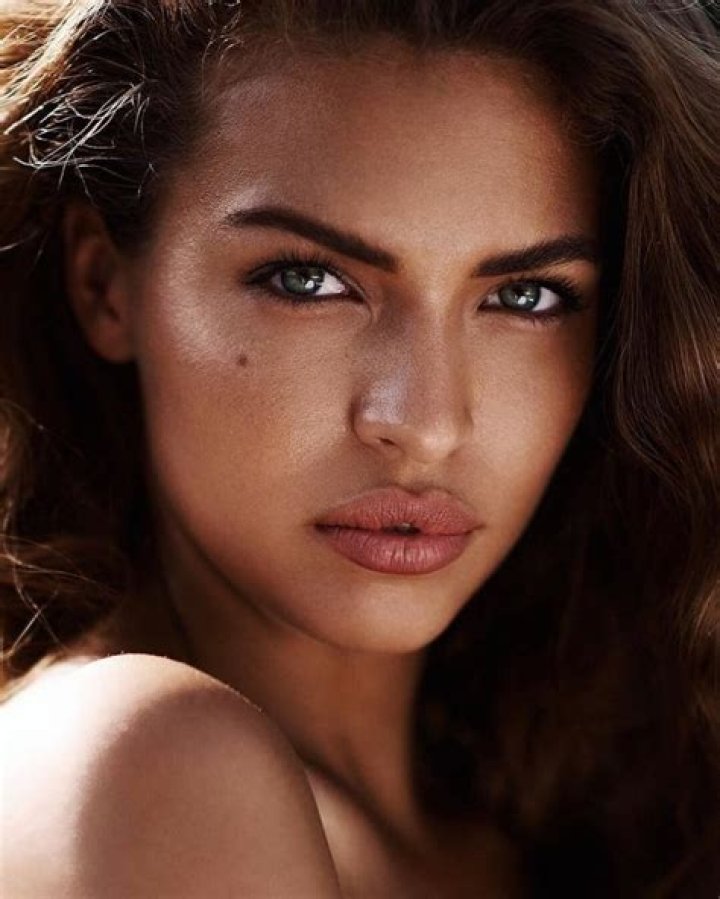 Kahara Hodges Nude: Debunking Myths and Understanding the Impact