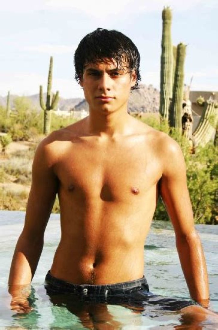 Kiowa Gordon Naked: A Comprehensive Look at the Controversy and the Actor's Journey