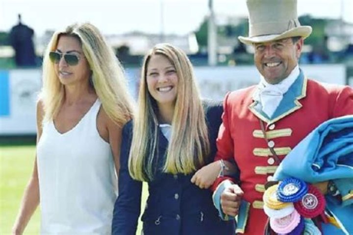 Kira Bonder: The Rising Star in the Entertainment Industry