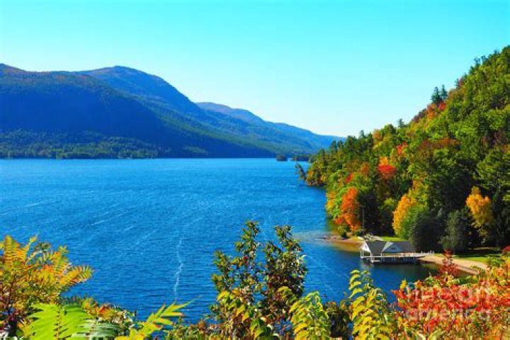 Lake George in October: The Ultimate Guide to Experience Autumn's Beauty