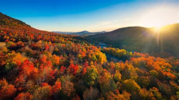Lake George NY Fall: A Spectacular Destination for Autumn Enthusiasts