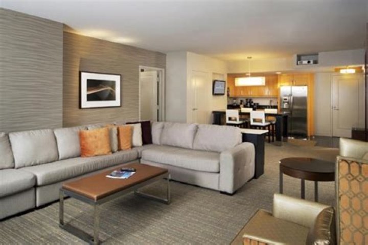 Discover the Best Las Vegas Hotels with 2 Bedroom Suites