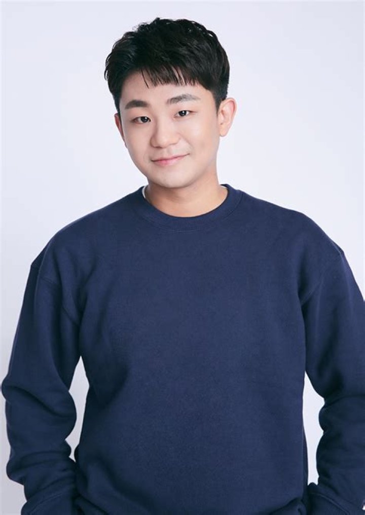 Lee Min Goo: A Rising Star in the Entertainment Industry