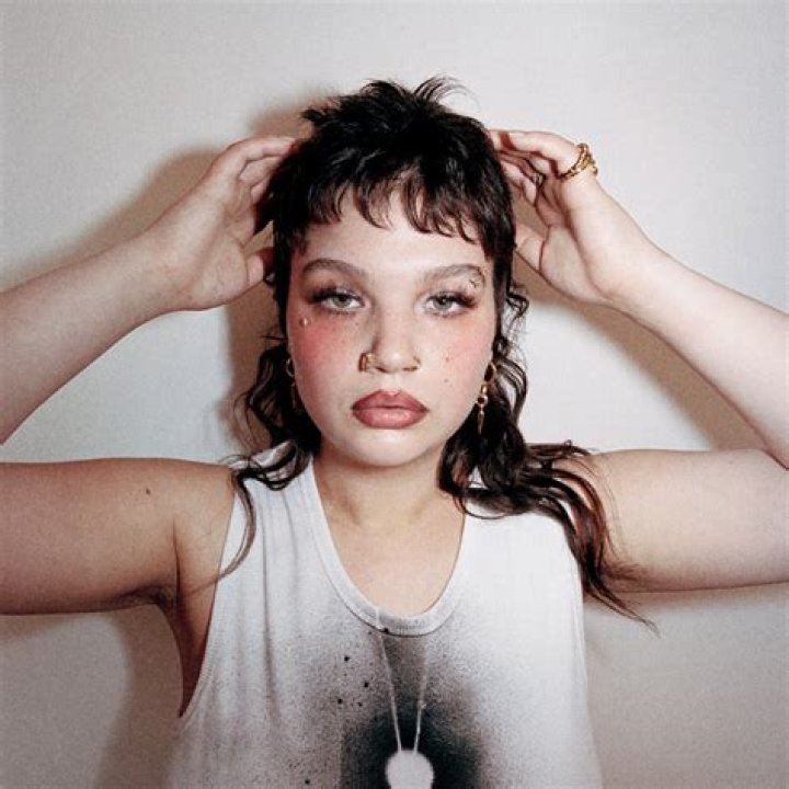 Lola Roseheen: A Rising Star in the Entertainment World