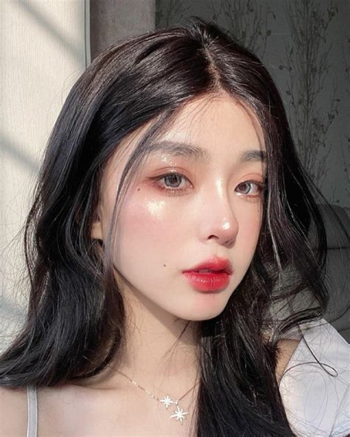 Mastering Makeup for Korean Look: A Comprehensive Guide to Achieve Flawless K-Beauty