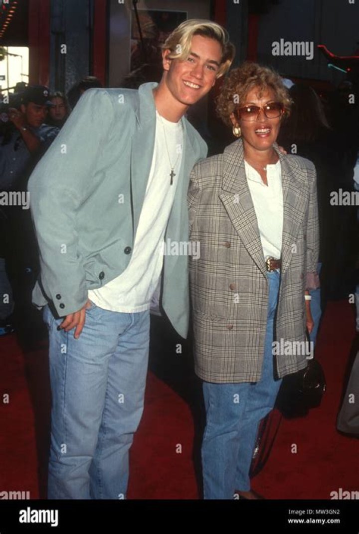 Mark-Paul Gosselaar Mother: Unveiling the Life and Legacy