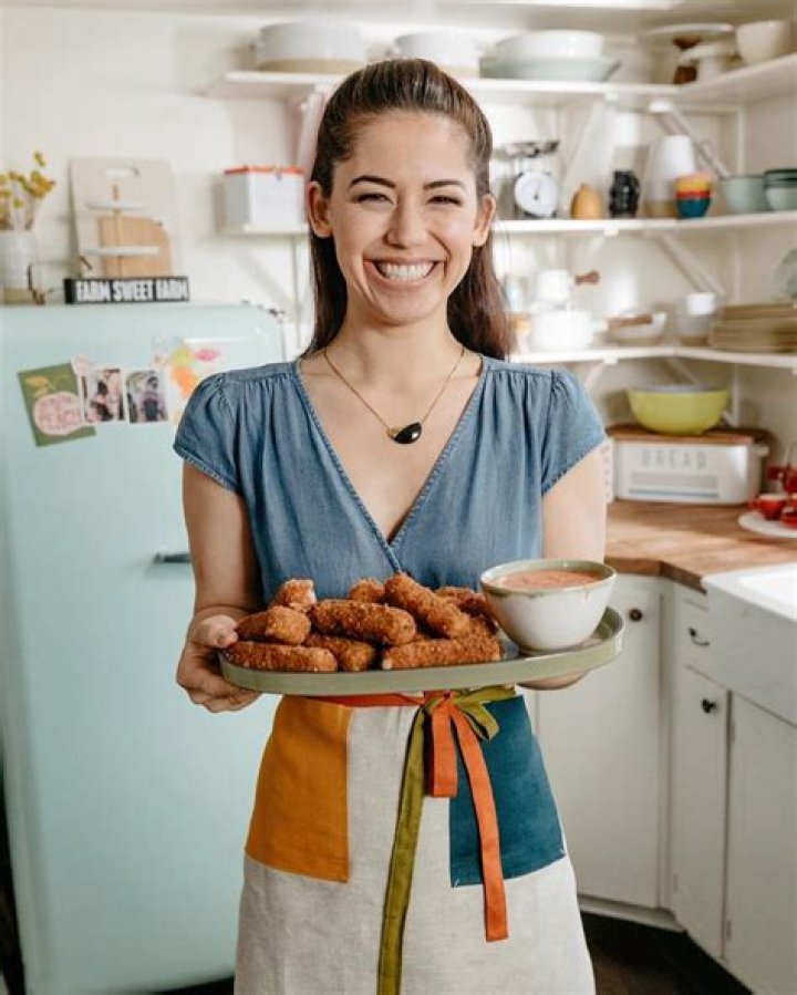 Molly Yeh: A Rising Star in the Culinary World
