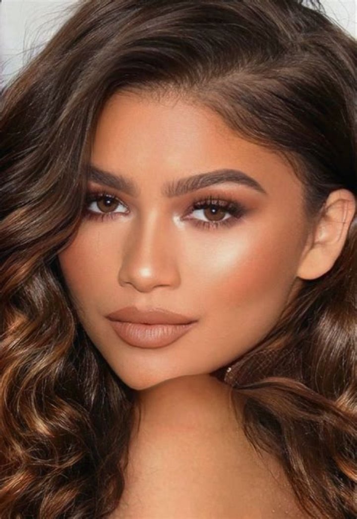 Natural Zendaya Makeup: A Step-by-Step Guide to Achieving Her Effortless Look