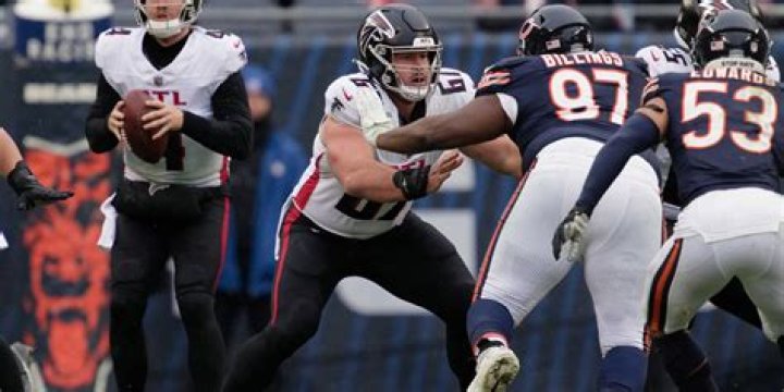 NFL Centers: The Backbone of Offensive Lines