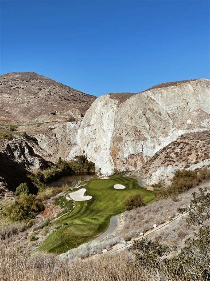 Oak Quarry GC: A Premier Golfing Experience in the Heart of Nature