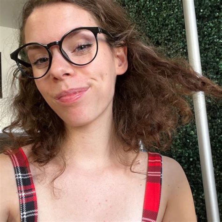 Exploring the Phenomenon of OnlyFans: A Deep Dive into Leajed's Journey