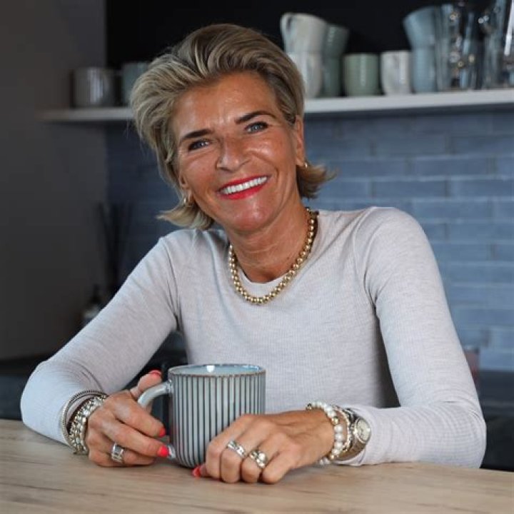 Original CastNL 1975: A Journey Through Time and Legacy