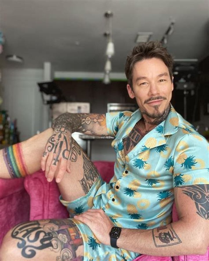 Pictures of David Bromstad: Exploring the Artistic World of a Renowned Designer