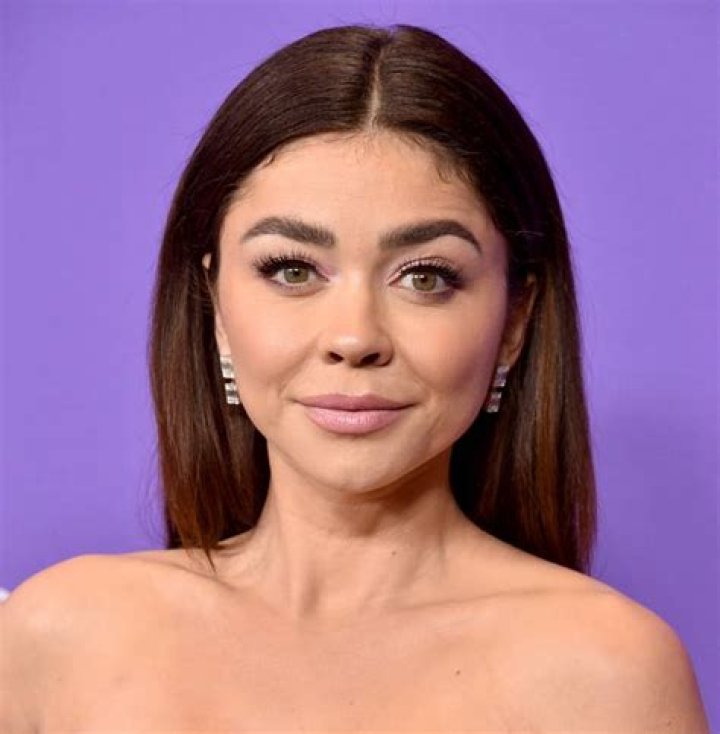 Sarah Hyland in the Nude: A Comprehensive Look into Privacy, Media Ethics, and Body Positivity
